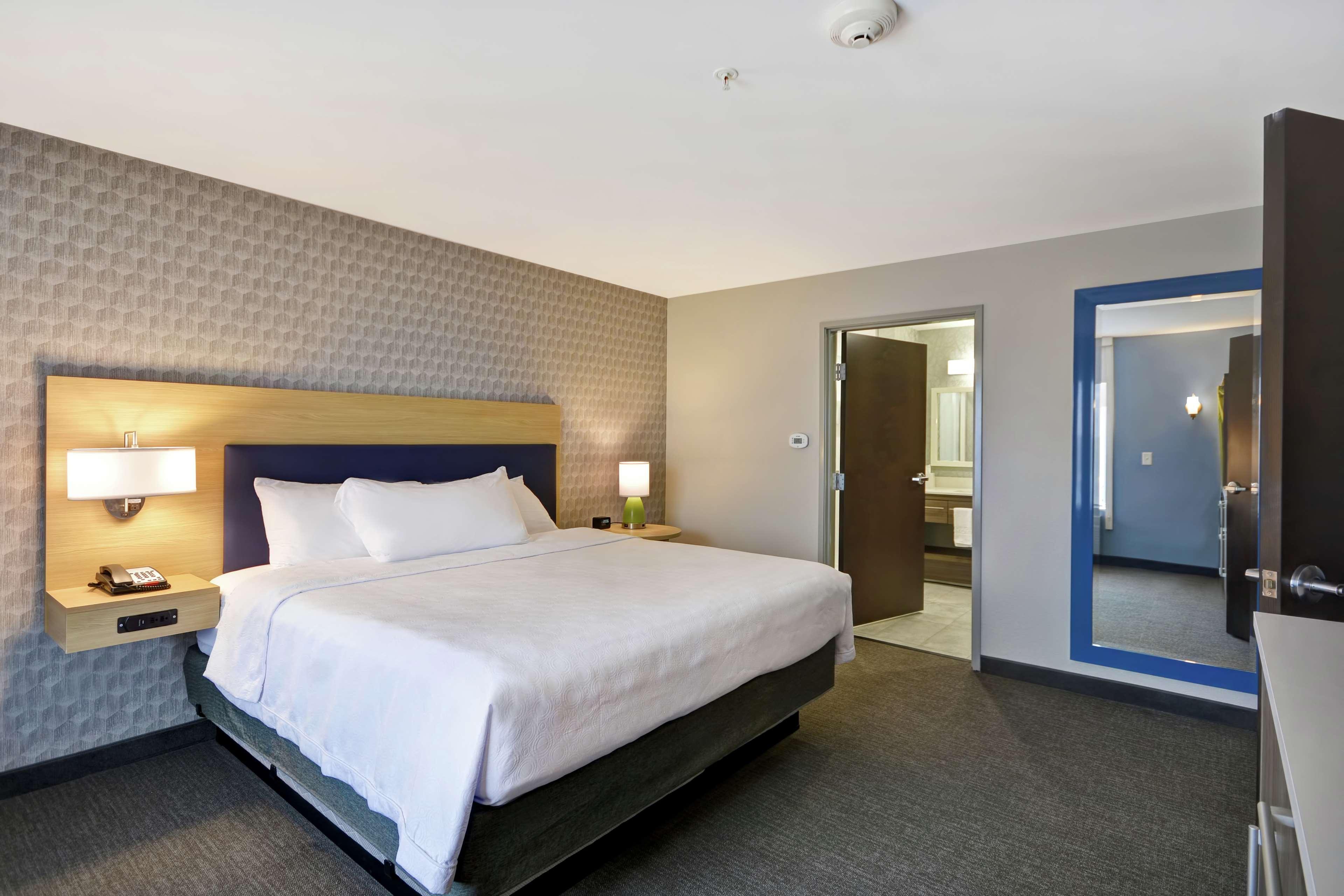 Home2 Suites By Hilton Grand Rapids North Walker Bagian luar foto