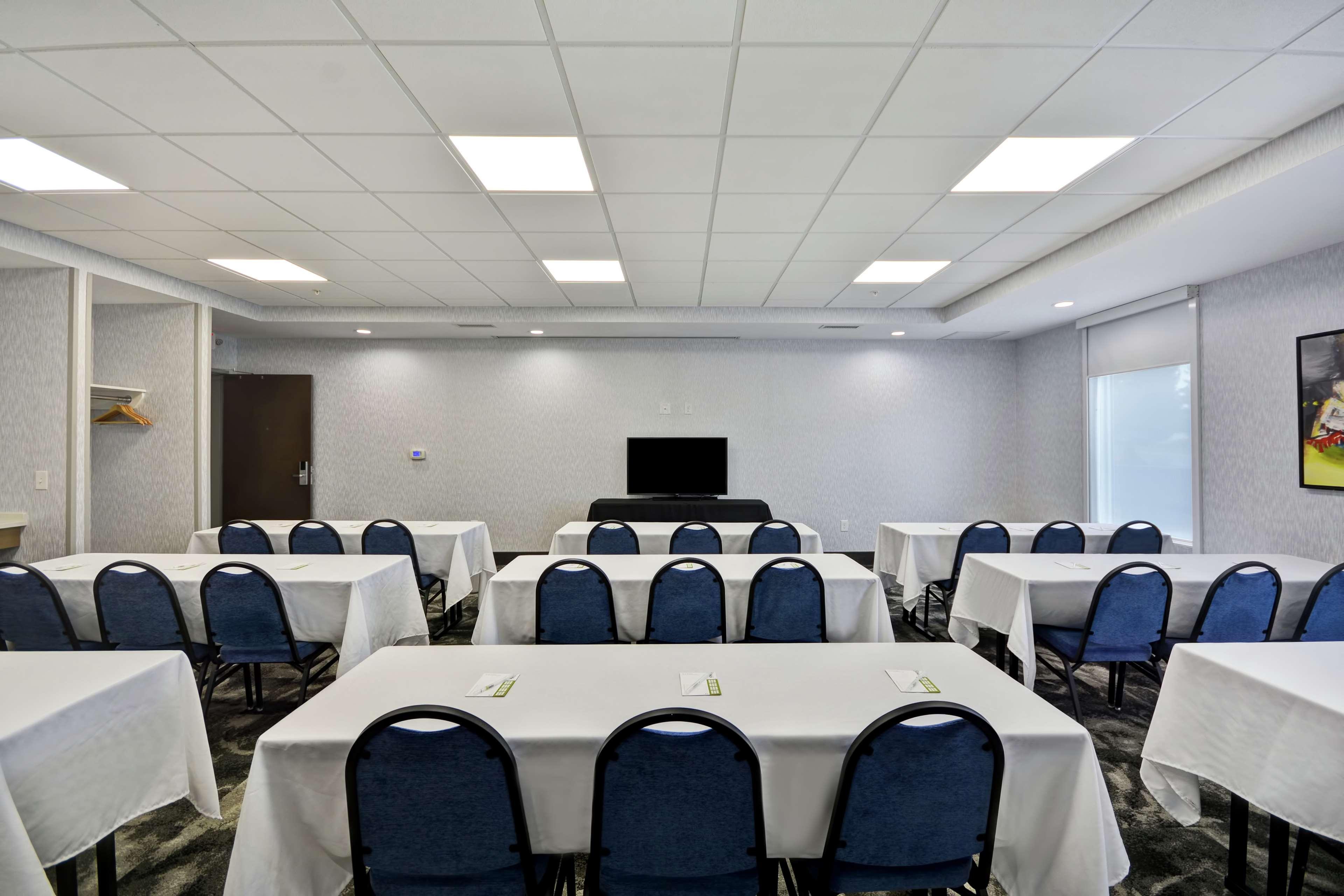 Home2 Suites By Hilton Grand Rapids North Walker Bagian luar foto