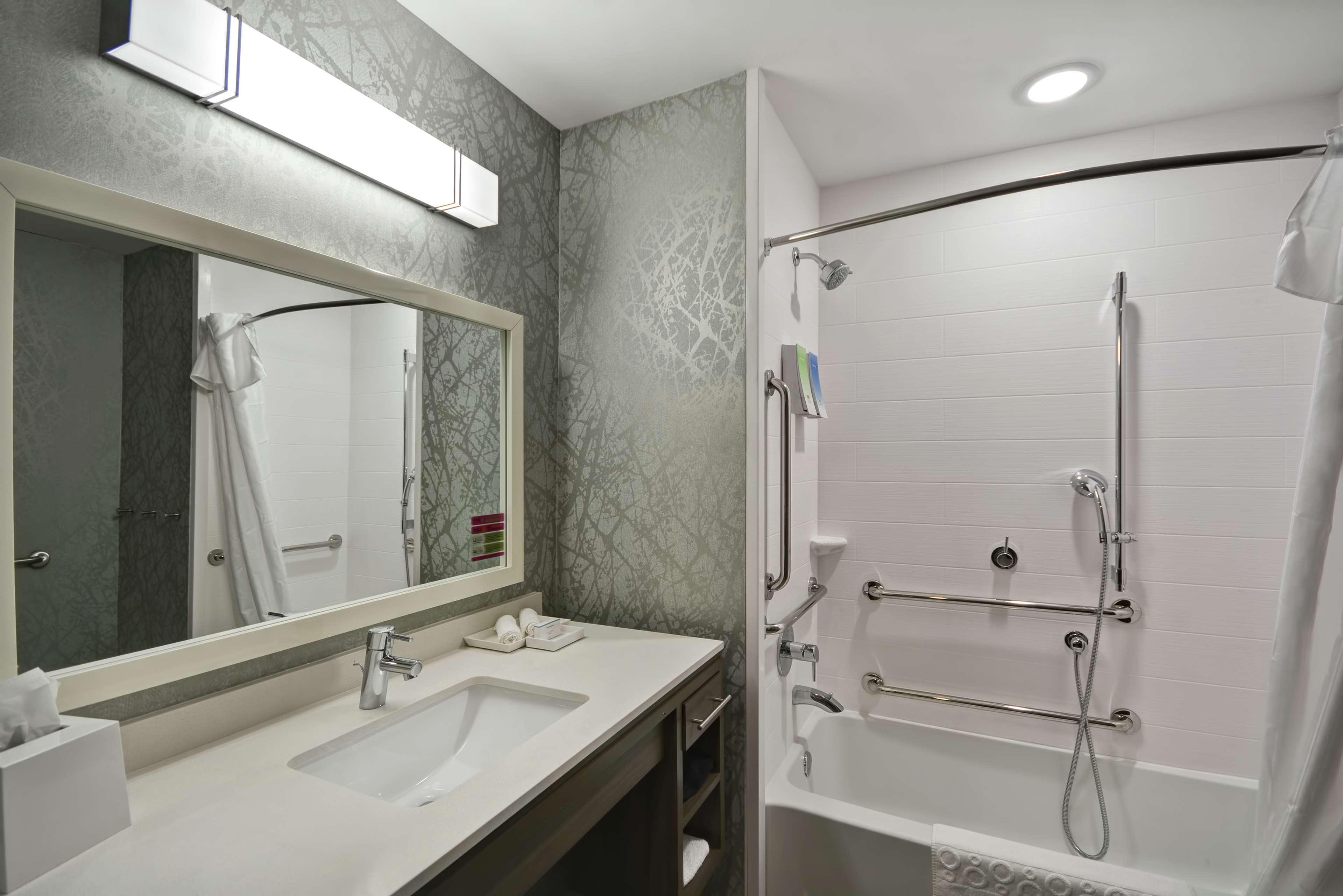Home2 Suites By Hilton Grand Rapids North Walker Bagian luar foto