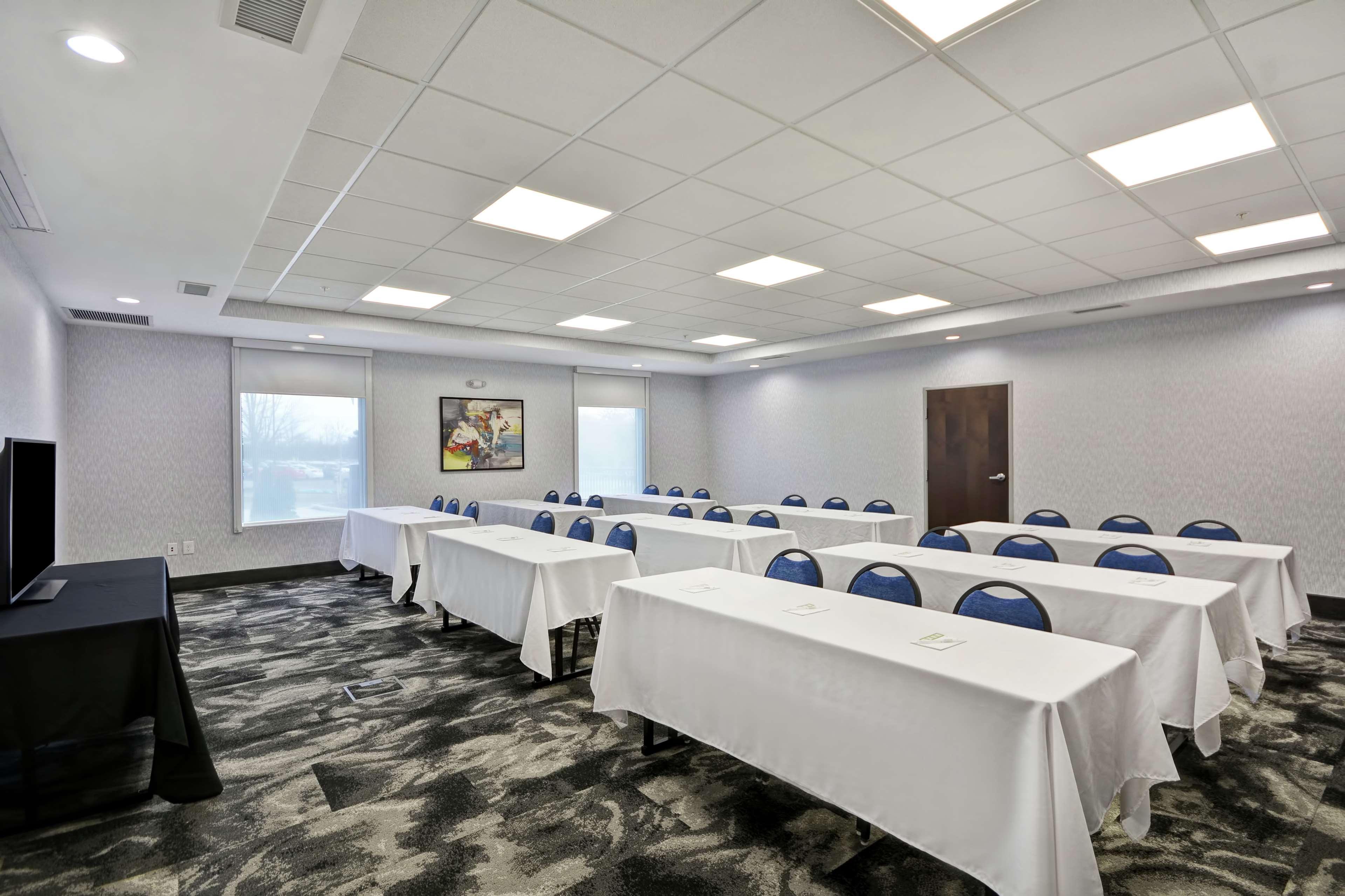Home2 Suites By Hilton Grand Rapids North Walker Bagian luar foto