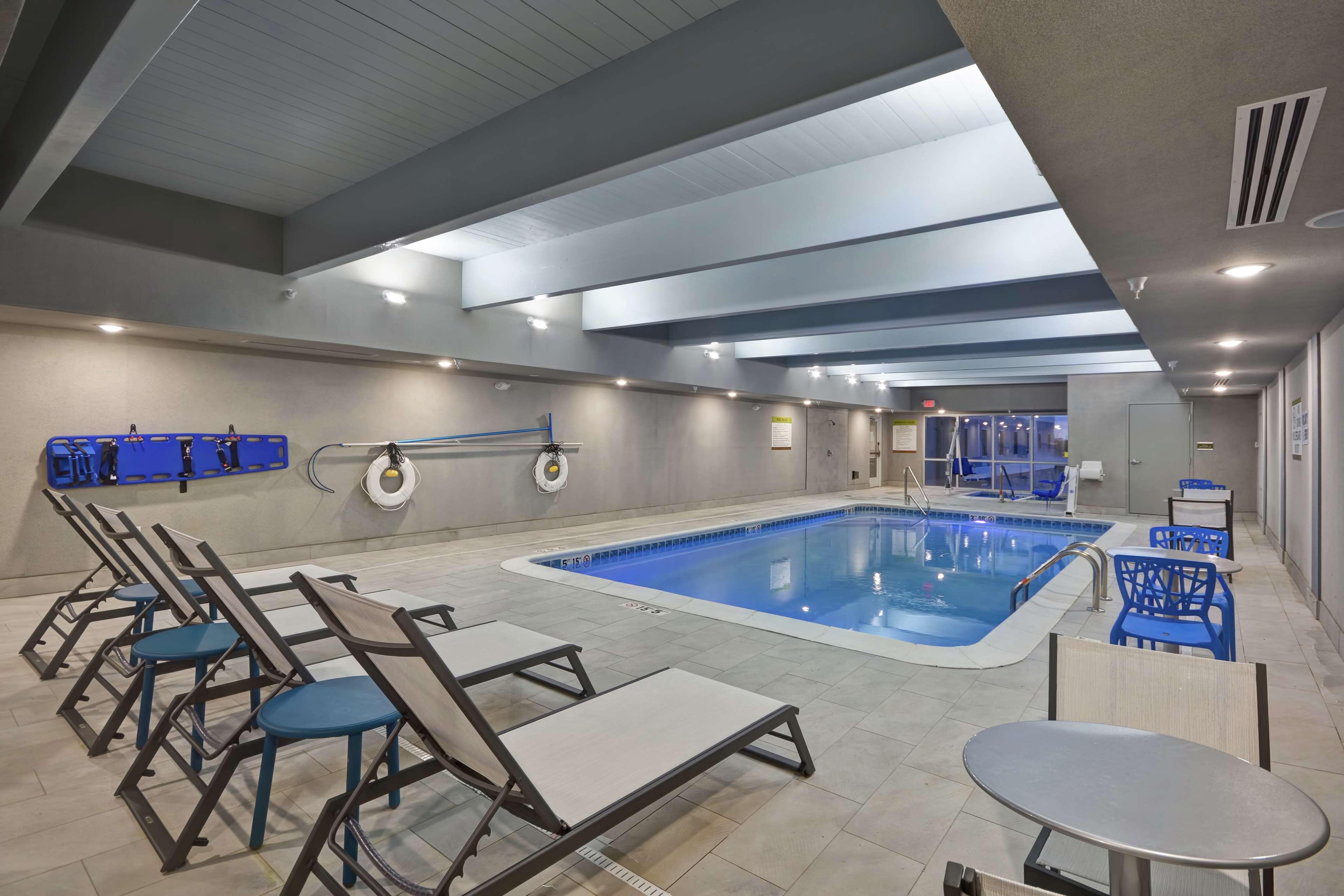 Home2 Suites By Hilton Grand Rapids North Walker Bagian luar foto