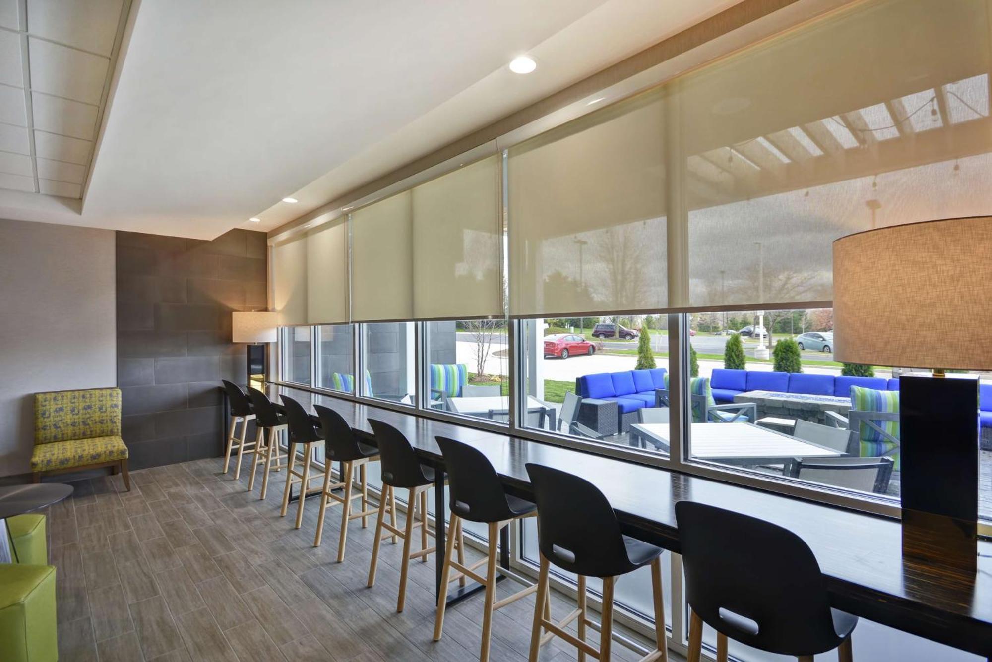 Home2 Suites By Hilton Grand Rapids North Walker Bagian luar foto