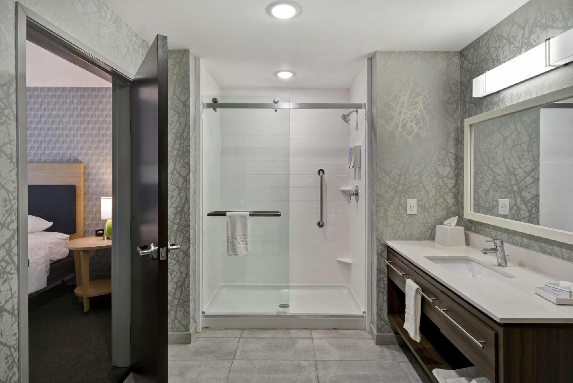 Home2 Suites By Hilton Grand Rapids North Walker Bagian luar foto