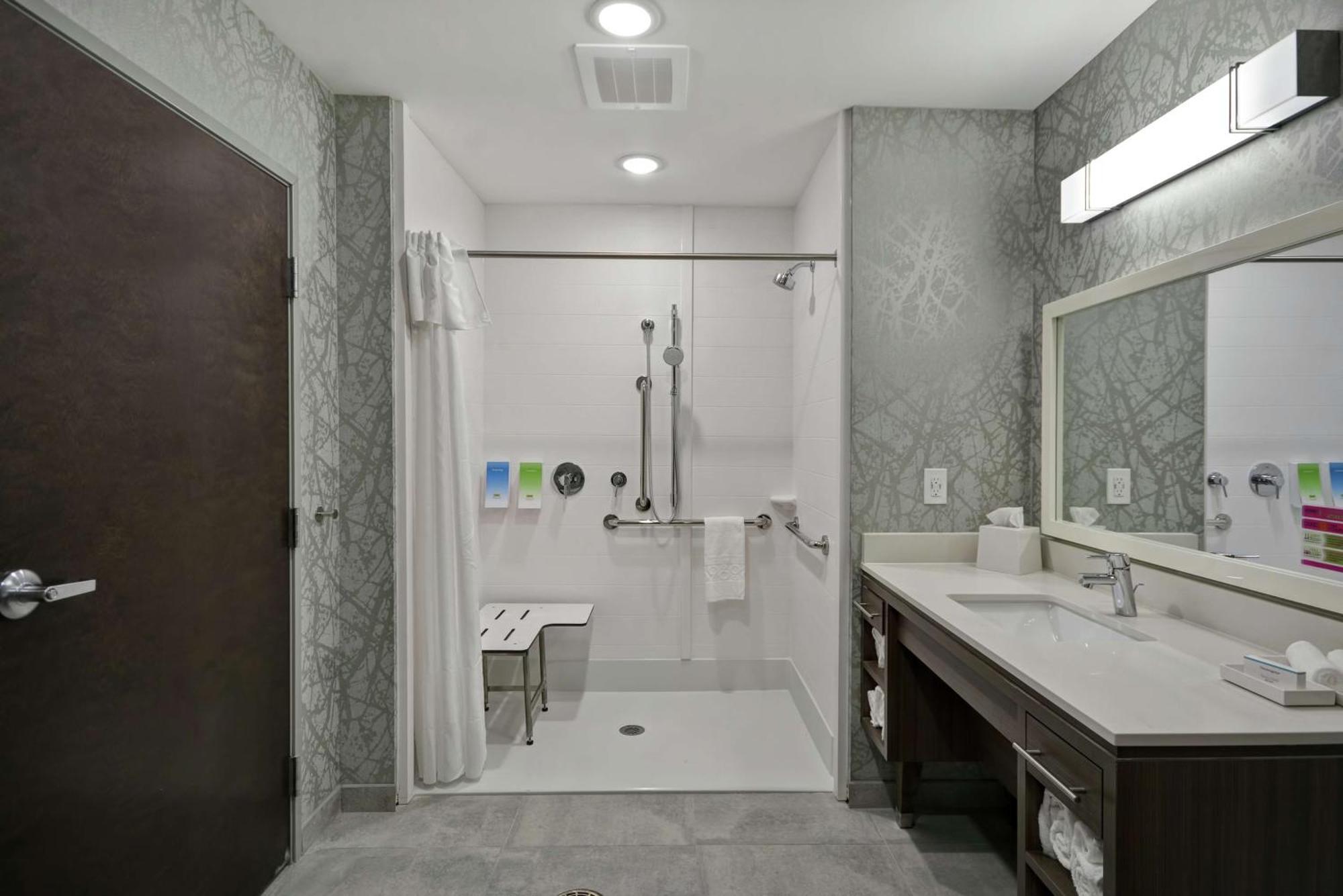 Home2 Suites By Hilton Grand Rapids North Walker Bagian luar foto
