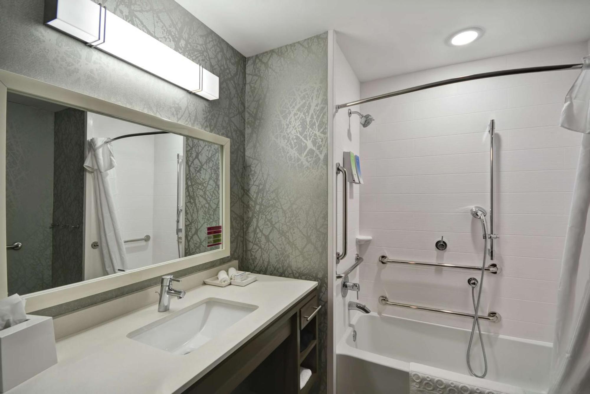Home2 Suites By Hilton Grand Rapids North Walker Bagian luar foto